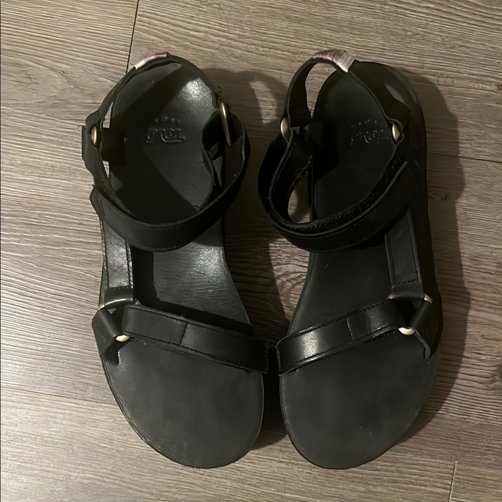 Teva Women's Flatform Universal Leather Sandal